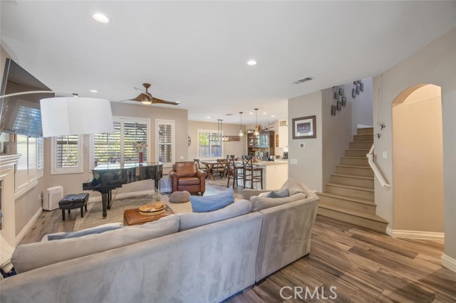 Detail Gallery Image 6 of 45 For 24137 Tango Dr, Valencia,  CA 91354 - 4 Beds | 3 Baths