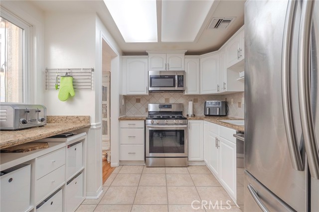 Detail Gallery Image 13 of 24 For 23549 Victory Blvd. #21,  West Hills,  CA 91307 - 3 Beds | 2/1 Baths