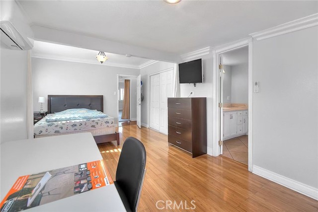 6442 Raymond Avenue, Long Beach CA: https://media.crmls.org/medias/f3c809b4-879d-47d8-a7c3-c52b1ecc24dd.jpg