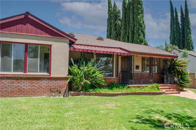 10520 Haskell Avenue, Granada Hills CA: https://media.crmls.org/medias/f3c81cc1-ead9-432a-969d-fa1ea47141a9.jpg