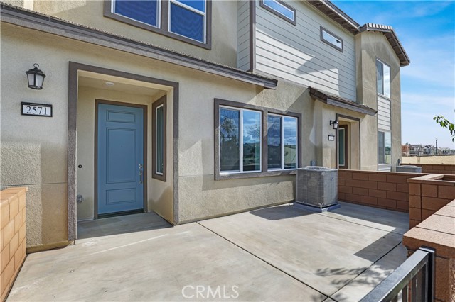 Detail Gallery Image 2 of 32 For 2571 Cloudview Privado, Ontario,  CA 91761 - 3 Beds | 2/1 Baths