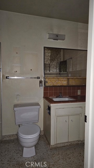 https://media.crmls.org/medias/f3c8a80f-0c57-4d6b-8589-12adc4ceb2d1.jpg?preset=X-Large