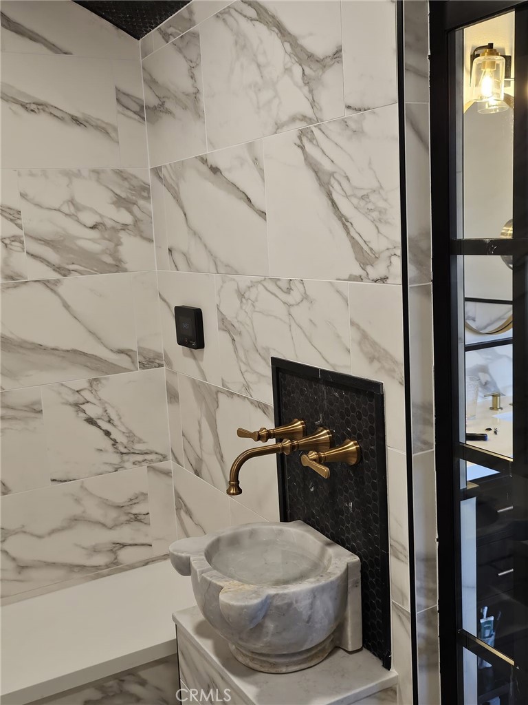 https://media.crmls.org/medias/f3c8b6ec-9321-46d6-8088-38dcd145efe4.jpg?preset=X-Large