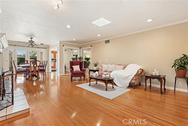 Detail Gallery Image 4 of 34 For 1116 W 21st St, Santa Ana,  CA 92706 - 3 Beds | 2 Baths