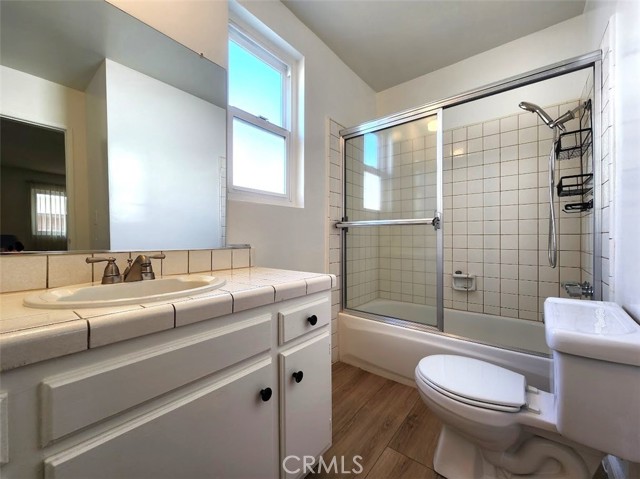 Detail Gallery Image 6 of 14 For 5301 Yarmouth Ave #12,  Encino,  CA 91316 - 2 Beds | 2 Baths
