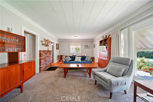 438 N Pasadena Avenue, Glendora CA: https://media.crmls.org/medias/f3c9cdbb-19aa-4b75-88a9-668b2001e568.jpg