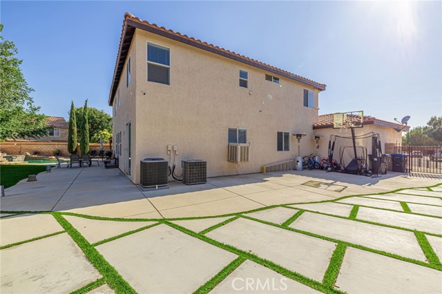 4302 Olivera Place, Lancaster CA: https://media.crmls.org/medias/f3c9ddad-96b8-43aa-94d2-5f394140f27c.jpg