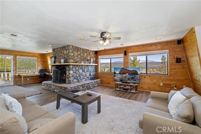 39325 Lodge Road, Fawnskin CA: https://media.crmls.org/medias/f3c9e2aa-052b-4485-aaf3-10eb9b133185.jpg