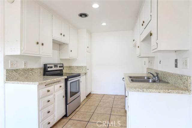 Detail Gallery Image 1 of 17 For 15500 Tustin Village Way #97,  Tustin,  CA 92780 - 3 Beds | 1/1 Baths
