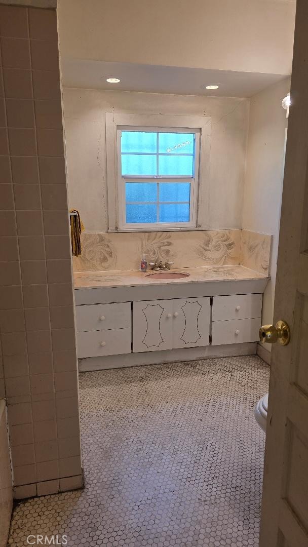 Detail Gallery Image 9 of 22 For 250 N Ridgewood Pl, Los Angeles,  CA 90004 - 6 Beds | 4/1 Baths