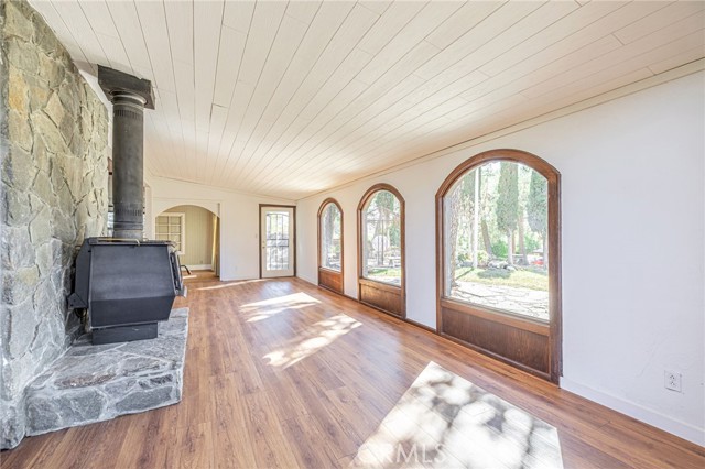 Detail Gallery Image 10 of 34 For 4819 Columbia Way, Lancaster,  CA 93536 - 2 Beds | 1/1 Baths