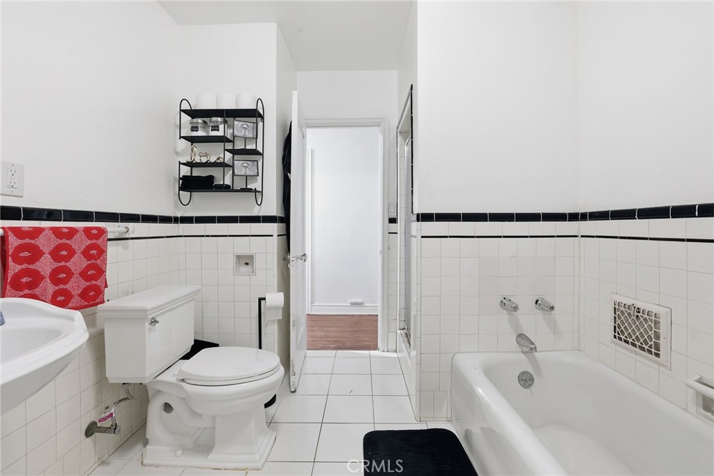 https://media.crmls.org/medias/f3cb1434-e5c1-4df2-af3a-2f2d1cd55fef.jpg?preset=X-Large