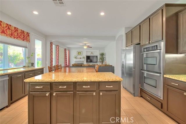 8758 Aspen Court, Riverside CA: https://media.crmls.org/medias/f3cb8c76-2ac1-46ec-abc7-b8a7c8c1ede2.jpg