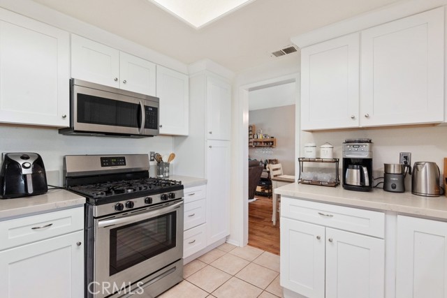 Detail Gallery Image 11 of 29 For 212 Eastpark Ln, Redlands,  CA 92374 - 3 Beds | 2/1 Baths