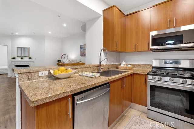 Detail Gallery Image 9 of 27 For 620 S Gramercy #338,  Los Angeles,  CA 90005 - 2 Beds | 2 Baths