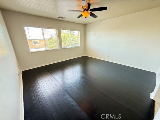 9093 Seal Beach Drive, Hesperia CA: https://media.crmls.org/medias/f3cd2c69-4fe6-4b84-a3e7-c8a2cf933c6b.jpg