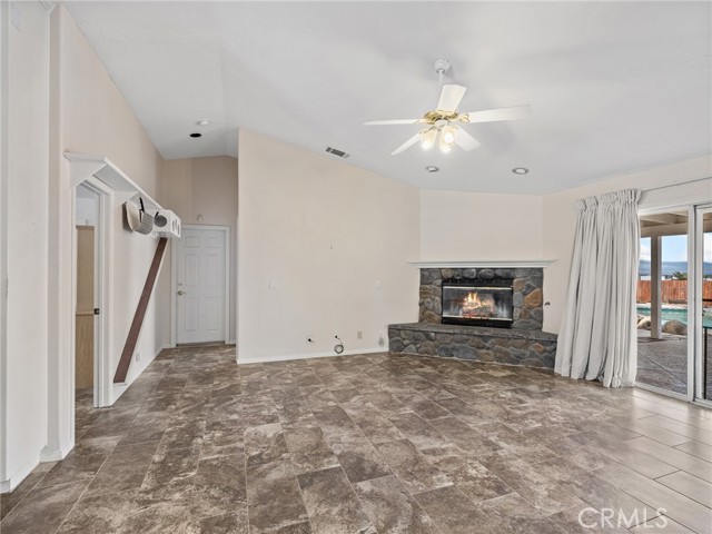 Detail Gallery Image 8 of 57 For 16992 Joshua, Apple Valley,  CA 92307 - 5 Beds | 4 Baths