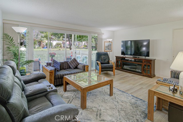 224 Avenida Majorca, Laguna Woods CA: https://media.crmls.org/medias/f3cdb210-6210-4e03-b636-7323298b715d.jpg