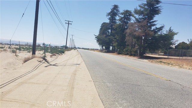 80 E Ave I, Lancaster CA: https://media.crmls.org/medias/f3ce1700-337e-443a-b104-2c43bcedf462.jpg