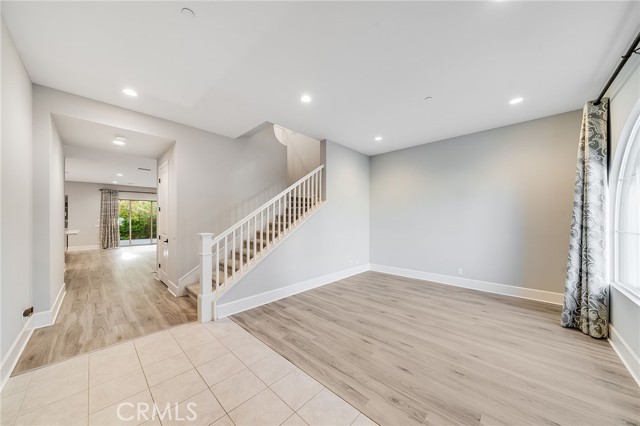 Detail Gallery Image 4 of 45 For 212 Parkwood, Irvine,  CA 92620 - 4 Beds | 4/1 Baths