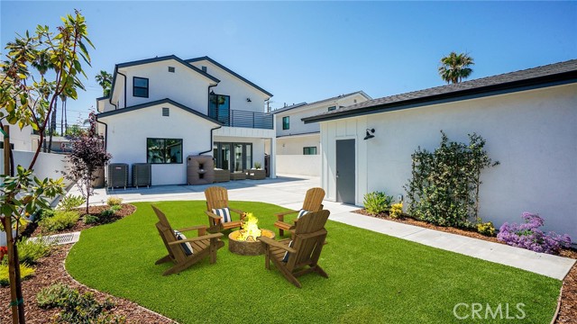 Detail Gallery Image 2 of 68 For 6250 Lindley Ave, Encino,  CA 91316 - 4 Beds | 3/1 Baths