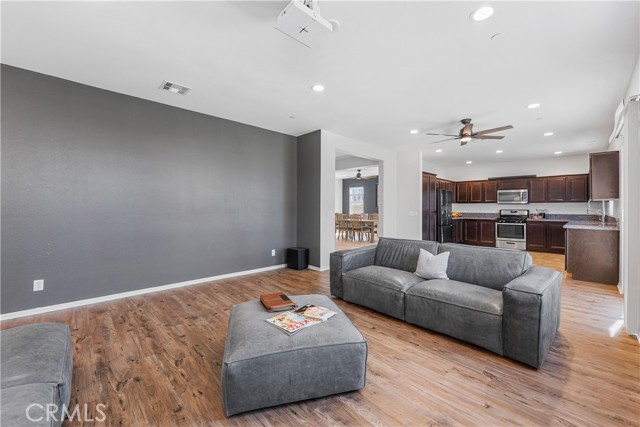 Detail Gallery Image 10 of 59 For 2517 San Madrid Way, Rosamond,  CA 93560 - 3 Beds | 2/1 Baths