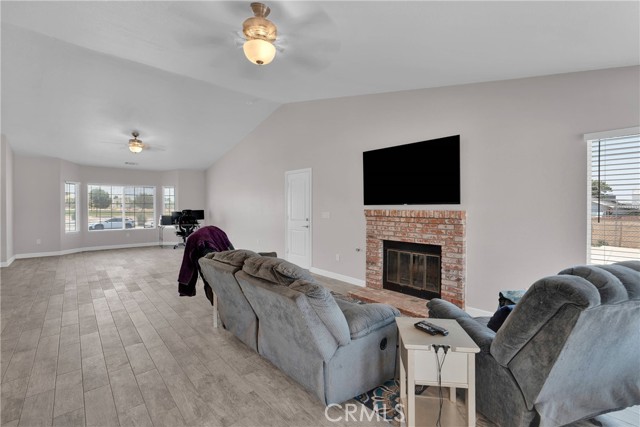 Detail Gallery Image 13 of 61 For 11347 Topaz Rd, Victorville,  CA 92392 - 4 Beds | 2 Baths