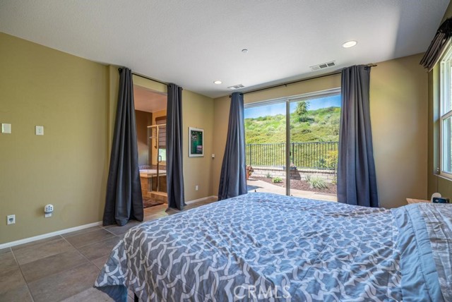 Detail Gallery Image 18 of 34 For 28645 Farrier Dr, Valencia,  CA 91354 - 4 Beds | 3/1 Baths