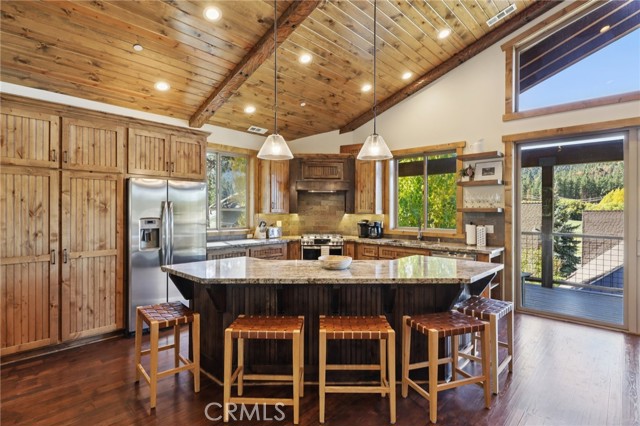 Detail Gallery Image 10 of 40 For 760 Tehama Dr, Big Bear Lake,  CA 92315 - 4 Beds | 3/1 Baths