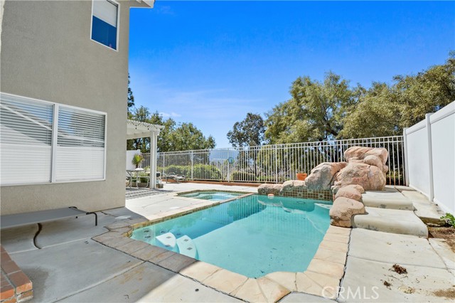 Detail Gallery Image 7 of 14 For 514 Brookhaven Dr, Corona,  CA 92879 - 3 Beds | 2/1 Baths