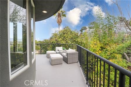 Detail Gallery Image 15 of 28 For 11411 Decente Ct, Studio City,  CA 91604 - 5 Beds | 5/1 Baths