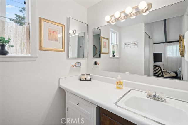 936 Northampton Street, Cambria CA: https://media.crmls.org/medias/f3d1abf9-0604-46d1-9a85-6df9fc5bf3ce.jpg