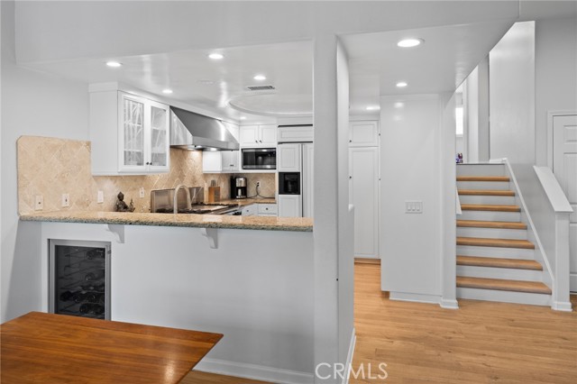 Detail Gallery Image 12 of 50 For 23 Santa Rosa Ct, Manhattan Beach,  CA 90266 - 3 Beds | 2/1 Baths