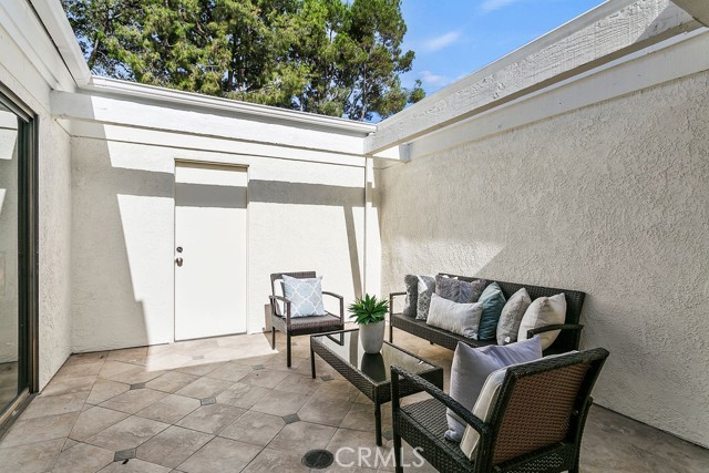 21 Morena, Irvine CA: https://media.crmls.org/medias/f3d20317-6451-4a9d-a26a-607a2d19641e.jpg