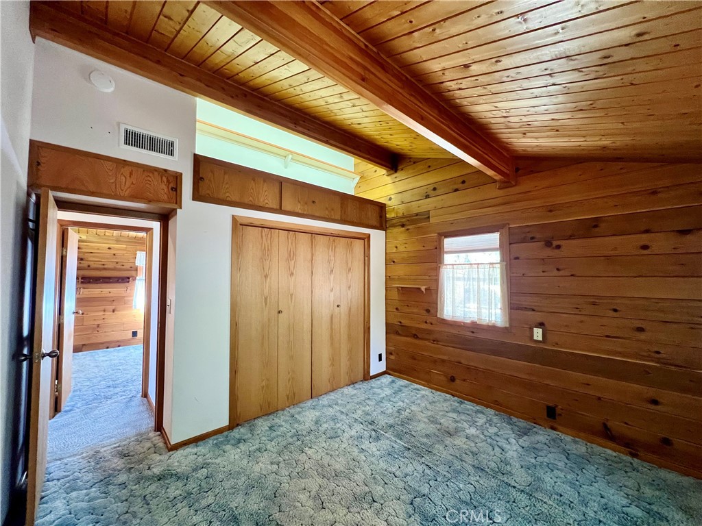 https://media.crmls.org/medias/f3d22258-2a67-486b-96ef-a02d1585a052.jpg?preset=X-Large