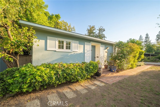 644 W 10th Street, Claremont CA: https://media.crmls.org/medias/f3d23c4c-78dd-4f0c-b156-aa2bb25f5669.jpg