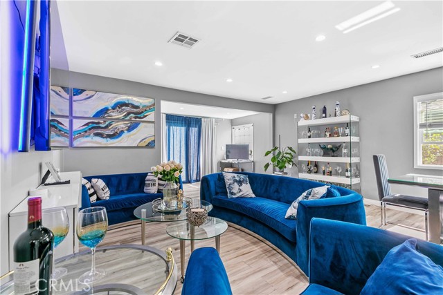 Detail Gallery Image 12 of 61 For 7700 Winnetka, Winnetka,  CA 91306 - 5 Beds | 3 Baths