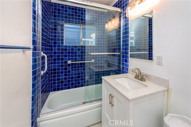 22151 Ingomar Street, Canoga Park CA: https://media.crmls.org/medias/f3d316aa-e9b9-4f71-9e87-784aac38c6c3.jpg