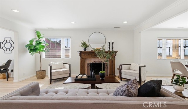 Detail Gallery Image 6 of 40 For 12317 Navy Street, Los Angeles,  CA 90066 - 3 Beds | 3 Baths