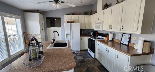 Detail Gallery Image 15 of 42 For 13000 Highway 95, Blythe,  CA 92225 - 3 Beds | 2 Baths