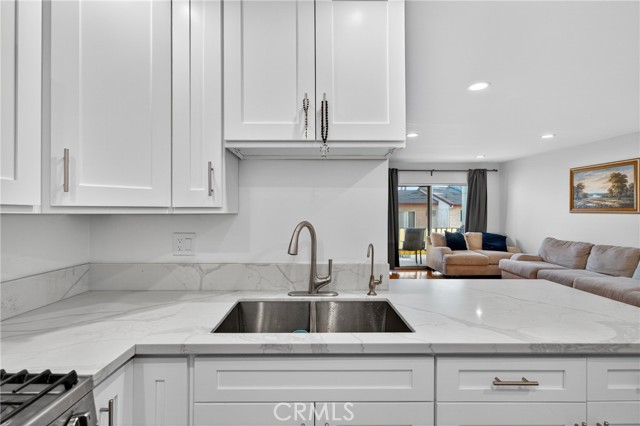 Detail Gallery Image 9 of 23 For 7826 Laurel Canyon Bld #17,  North Hollywood,  CA 91605 - 2 Beds | 1/1 Baths