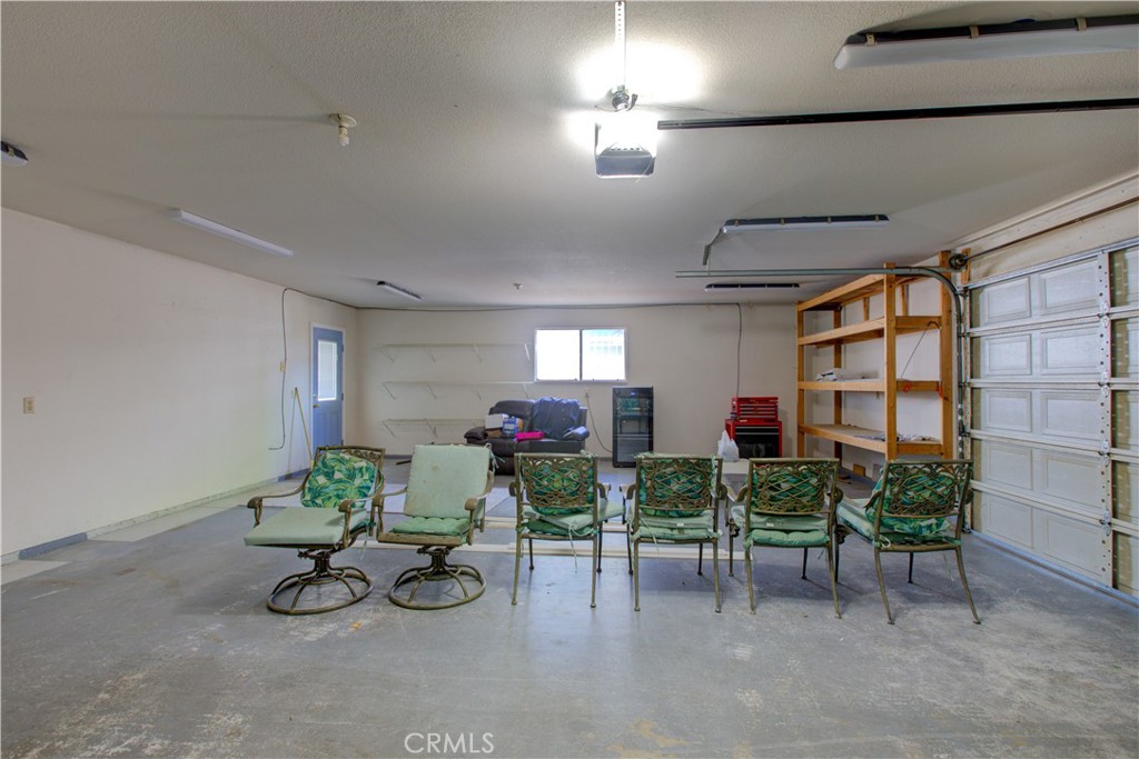 https://media.crmls.org/medias/f3d4d26e-1871-408a-8c08-0116164d2b44.jpg?preset=X-Large