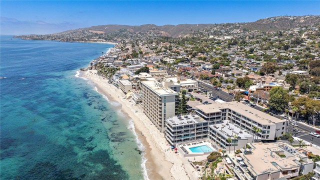 1585 S Coast, Laguna Beach CA: https://media.crmls.org/medias/f3d60946-1310-4897-abed-49ccd1c0a804.jpg