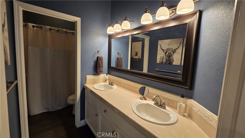https://media.crmls.org/medias/f3d62f00-dd9b-41d9-85e5-599ea7d78c0c.jpg?preset=X-Large