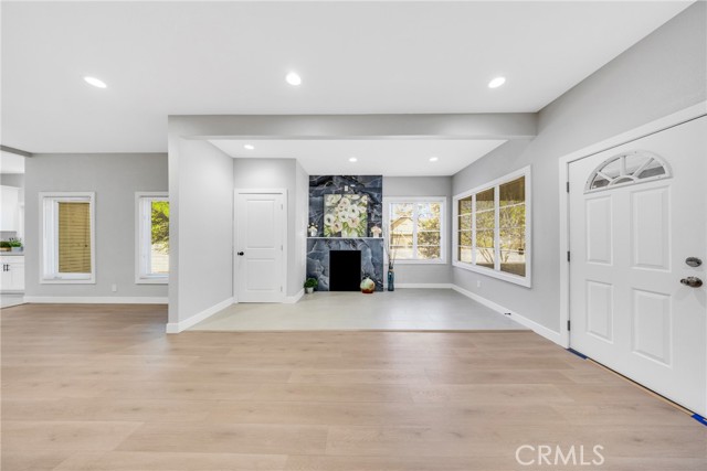 Detail Gallery Image 4 of 48 For 404 E Kingsley Ave, Pomona,  CA 91767 - 5 Beds | 3 Baths