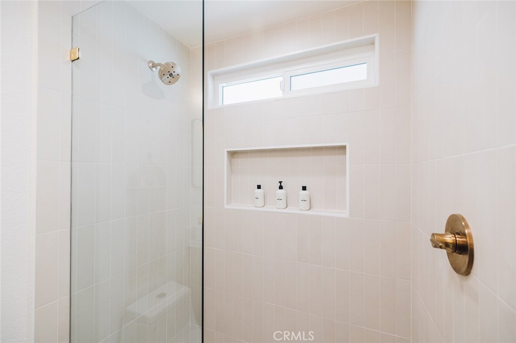 https://media.crmls.org/medias/f3d6d1fa-a084-49b0-a148-e2cdfb3dc3b1.jpg?preset=X-Large
