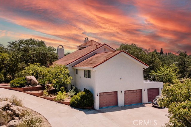 Detail Gallery Image 2 of 45 For 19605 Carancho Road, Temecula,  CA 92590 - 4 Beds | 2/2 Baths