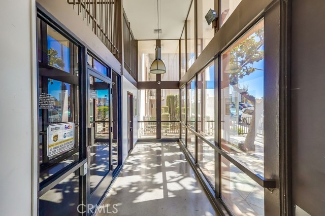 Detail Gallery Image 2 of 39 For 5585 E Pacific Coast #115,  Long Beach,  CA 90804 - 2 Beds | 1 Baths