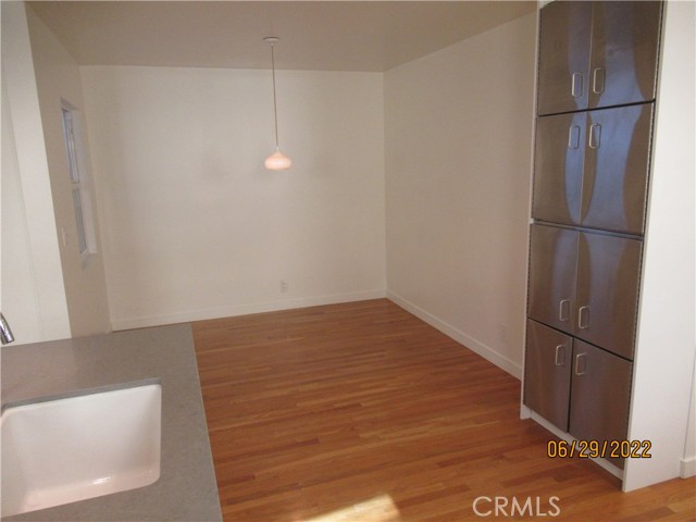 656 Rosecrans Avenue, Manhattan Beach, California 90266, 3 Bedrooms Bedrooms, ,1 BathroomBathrooms,Residential,Sold,Rosecrans,SB22143414