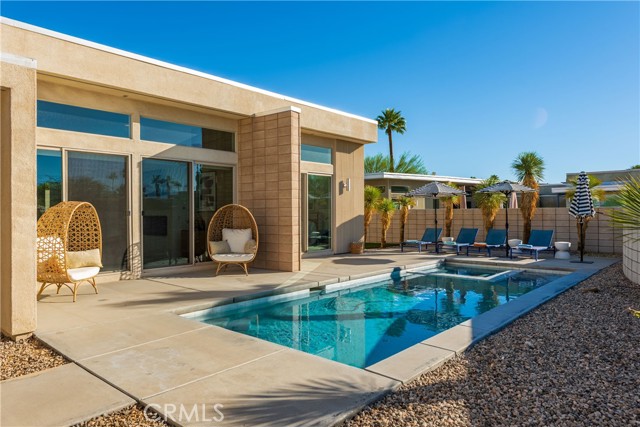 Detail Gallery Image 4 of 37 For 1126 Lucent Ct, Palm Springs,  CA 92262 - 3 Beds | 3 Baths